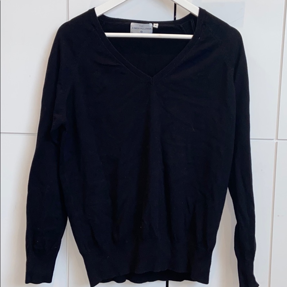 3/25$ V-Neck Pullover 🖤